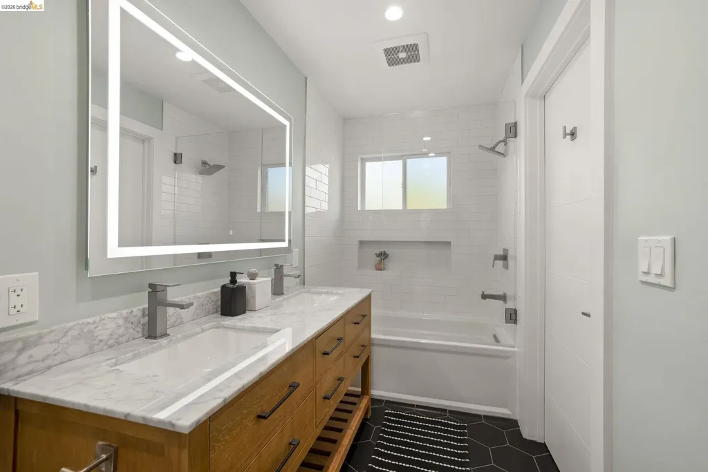4238 Laguna Avenue Oakland CA 94602