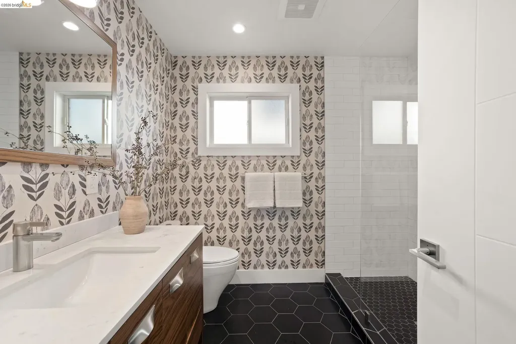 4238 Laguna Avenue Oakland CA 94602