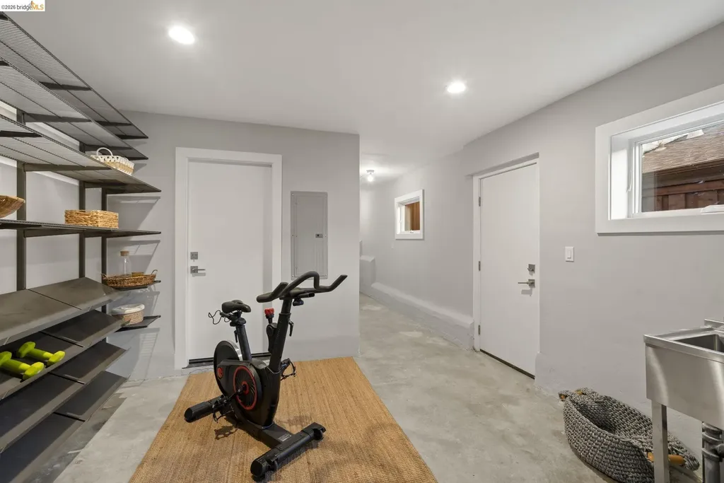 4238 Laguna Avenue Oakland CA 94602