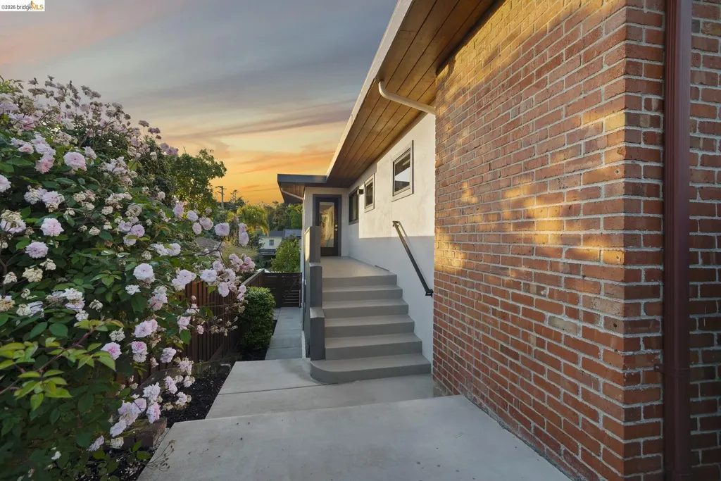 4238 Laguna Avenue Oakland CA 94602