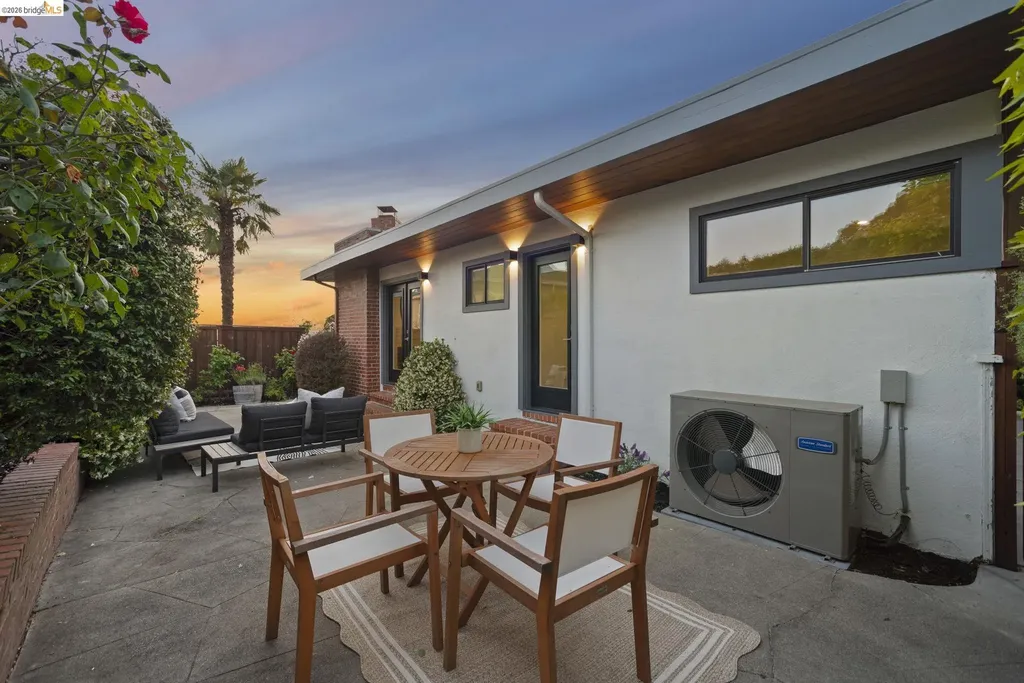 4238 Laguna Avenue Oakland CA 94602