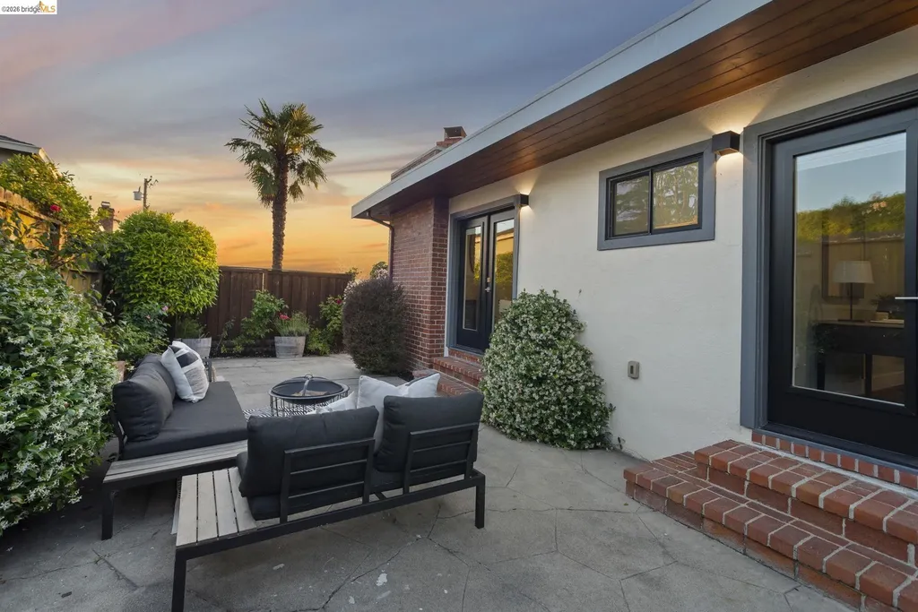4238 Laguna Avenue Oakland CA 94602