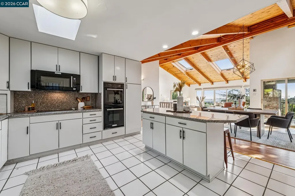 3203 Monterey Boulevard Oakland CA 94602