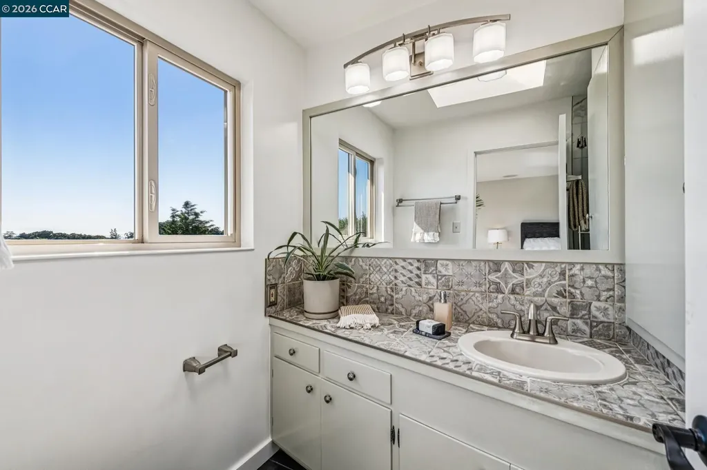 3203 Monterey Boulevard Oakland CA 94602