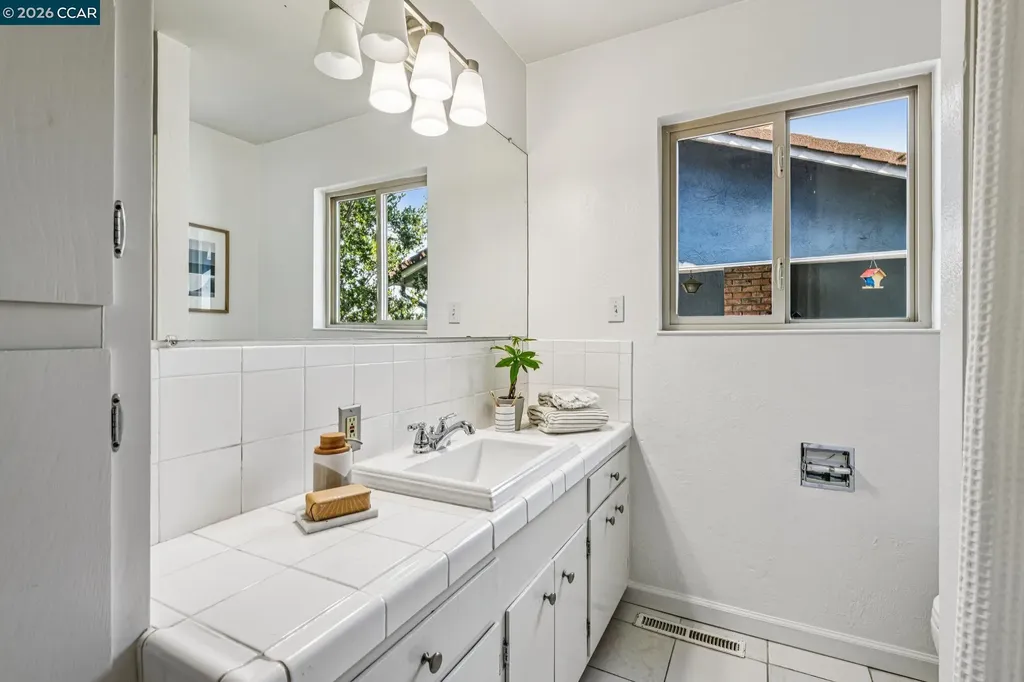 3203 Monterey Boulevard Oakland CA 94602