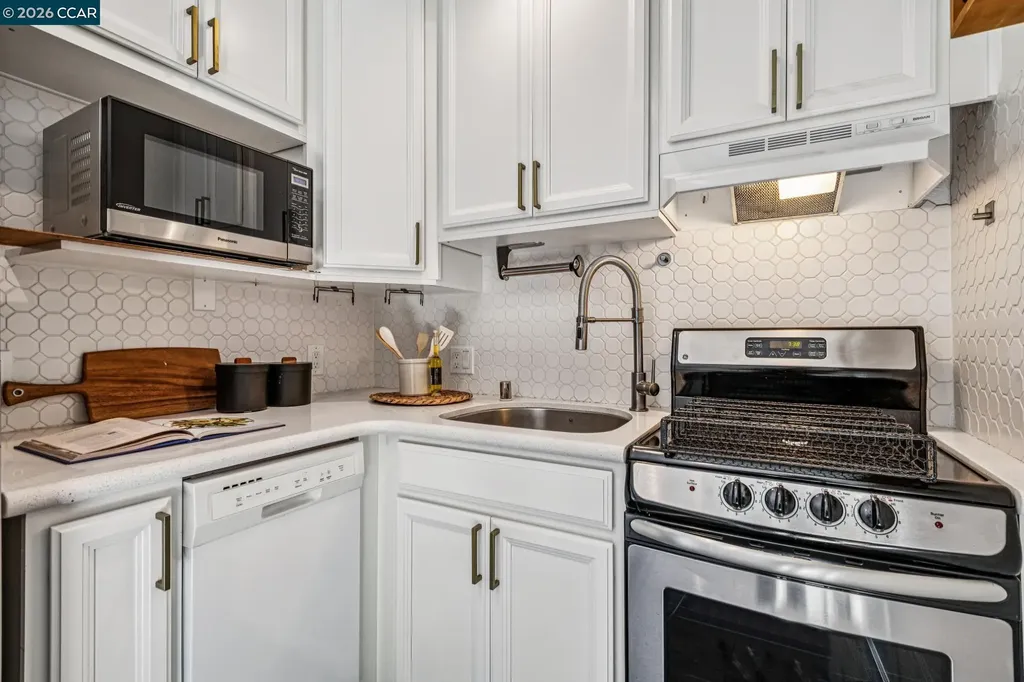 3203 Monterey Boulevard Oakland CA 94602
