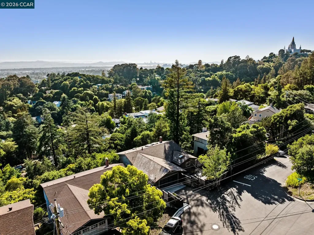 3203 Monterey Boulevard Oakland CA 94602