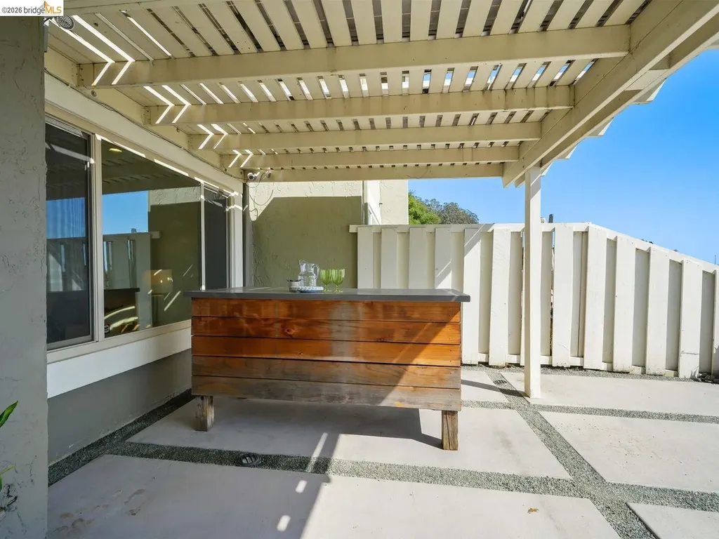 57 Thousand Oaks Street Oakland CA 94605