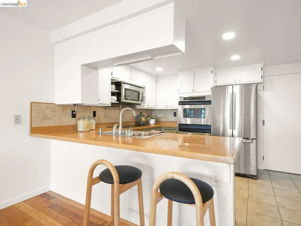 57 Thousand Oaks Street Oakland CA 94605