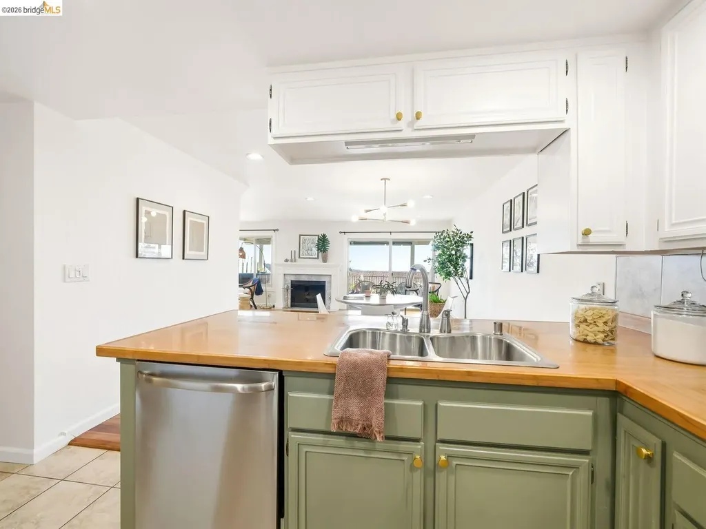 57 Thousand Oaks Street Oakland CA 94605