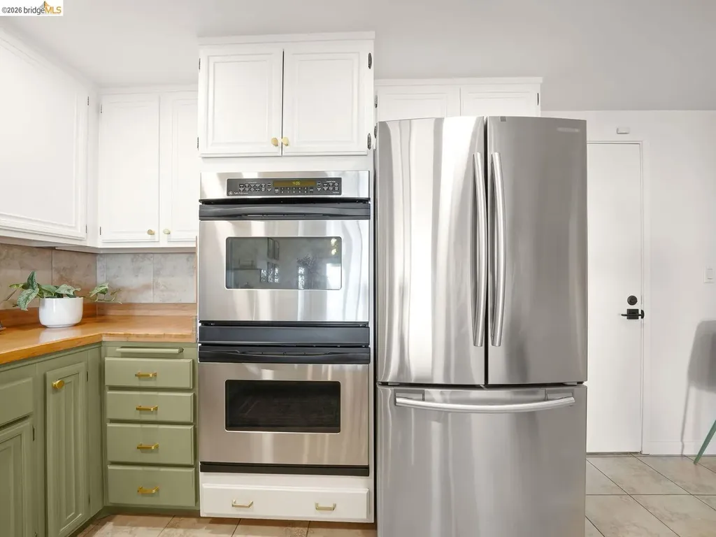 57 Thousand Oaks Street Oakland CA 94605