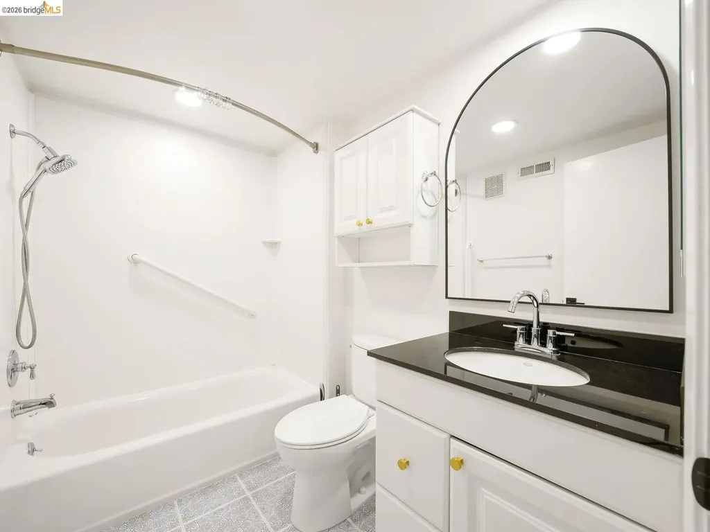 57 Thousand Oaks Street Oakland CA 94605