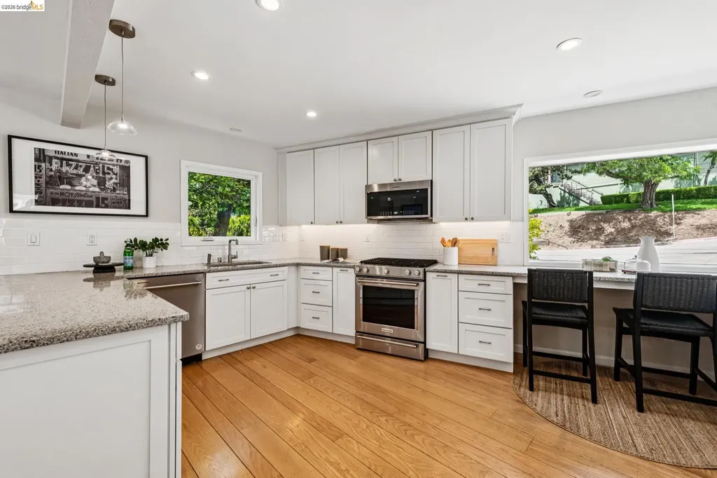 5801 Leona Street Oakland CA 94605