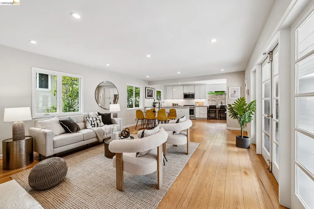 5801 Leona Street Oakland CA 94605