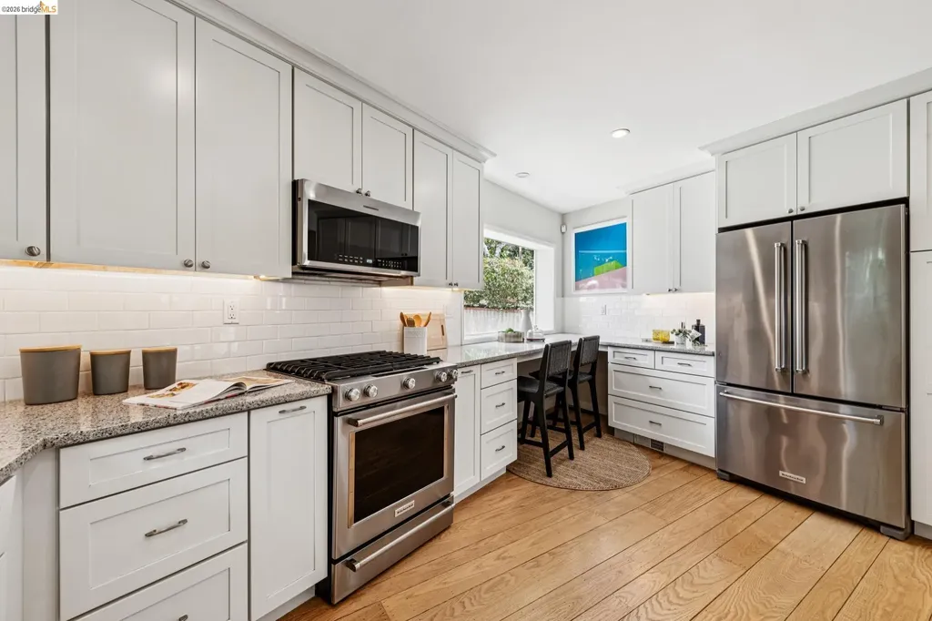 5801 Leona Street Oakland CA 94605