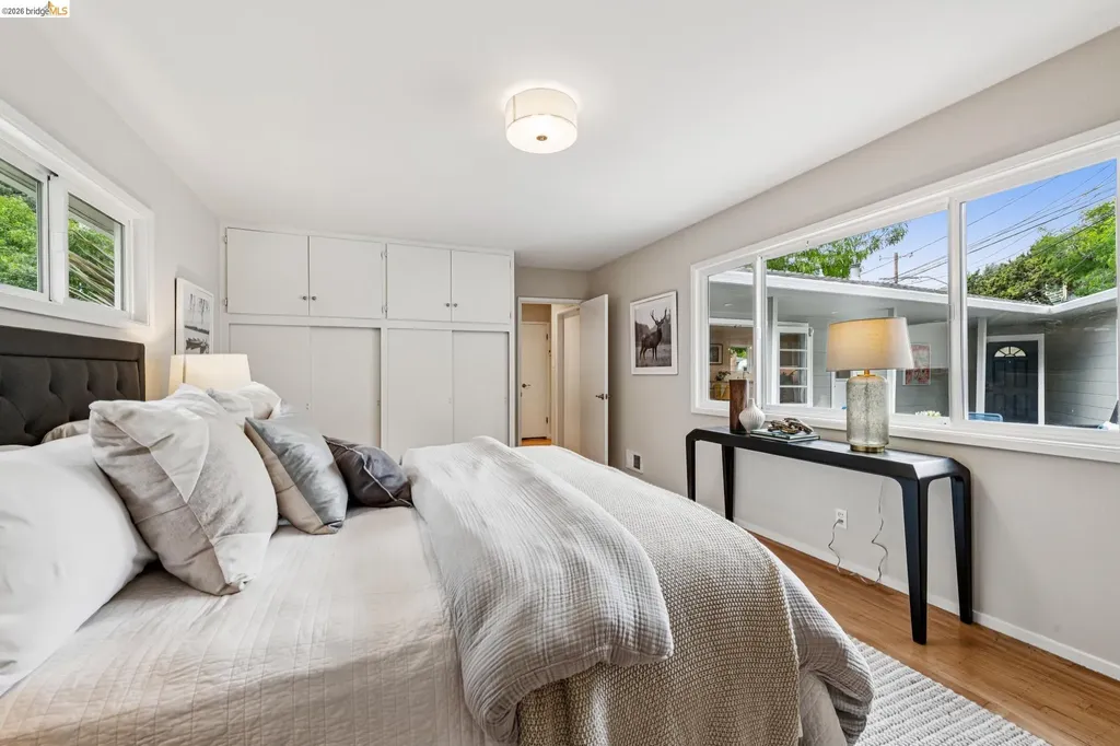 5801 Leona Street Oakland CA 94605