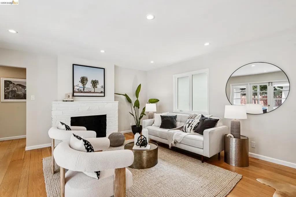 5801 Leona Street Oakland CA 94605