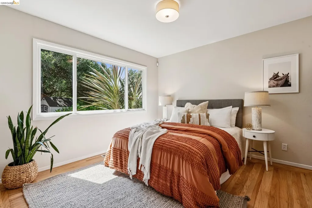 5801 Leona Street Oakland CA 94605