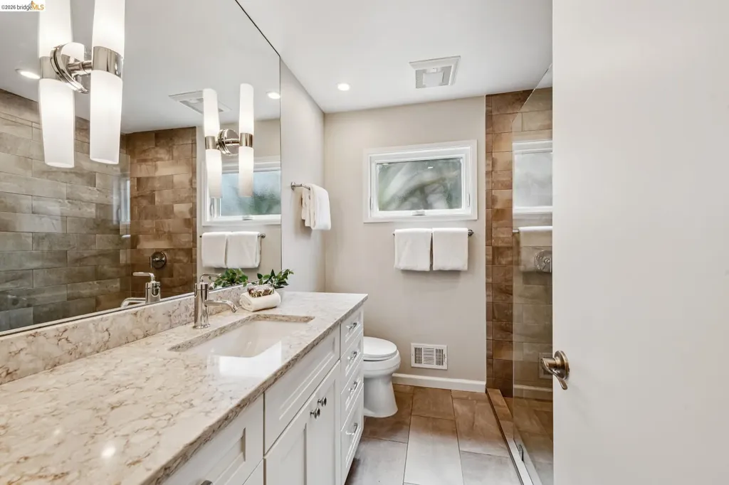 5801 Leona Street Oakland CA 94605