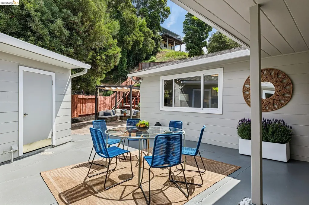 5801 Leona Street Oakland CA 94605