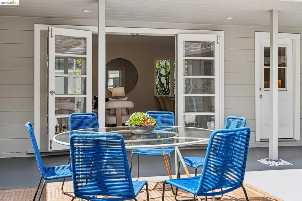 5801 Leona Street Oakland CA 94605