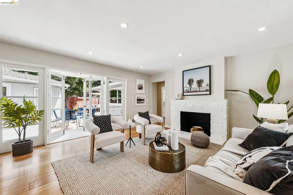 5801 Leona Street Oakland CA 94605