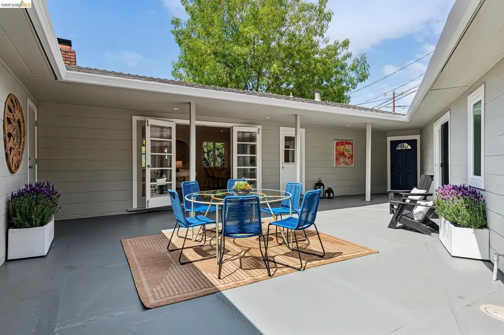 5801 Leona Street Oakland CA 94605