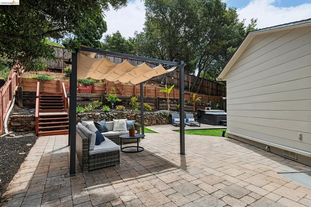 5801 Leona Street Oakland CA 94605