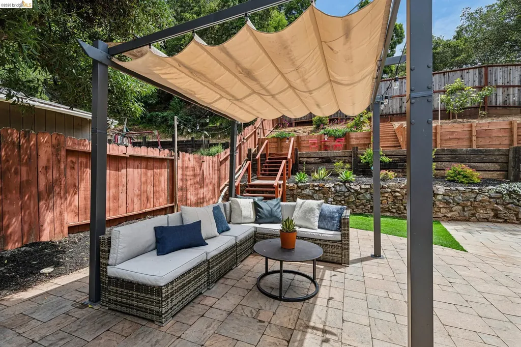 5801 Leona Street Oakland CA 94605