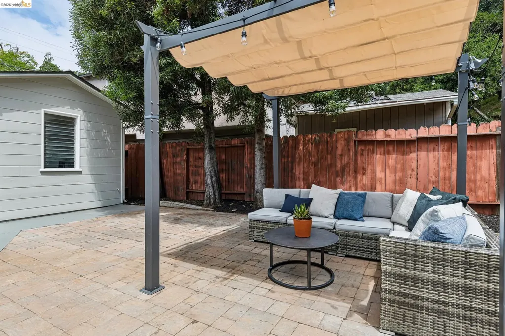 5801 Leona Street Oakland CA 94605