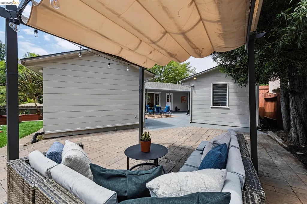 5801 Leona Street Oakland CA 94605