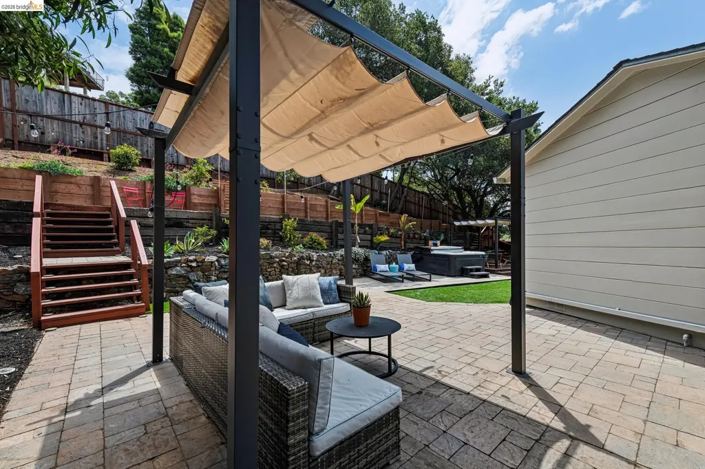 5801 Leona Street Oakland CA 94605