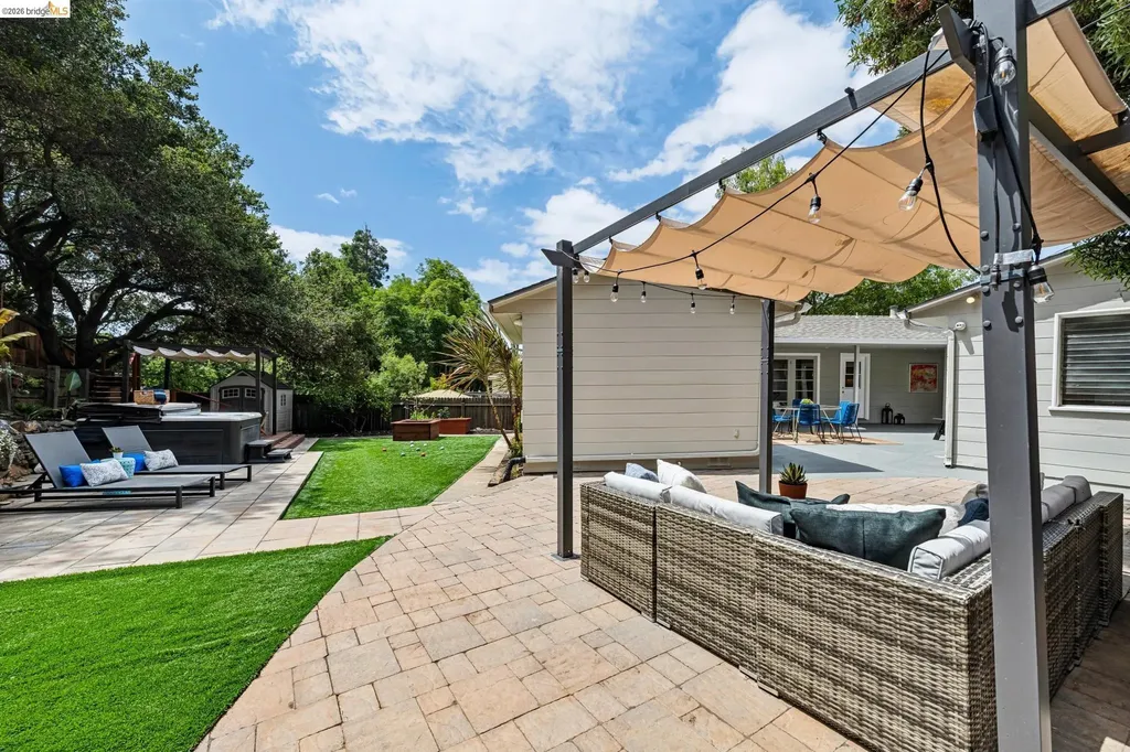5801 Leona Street Oakland CA 94605