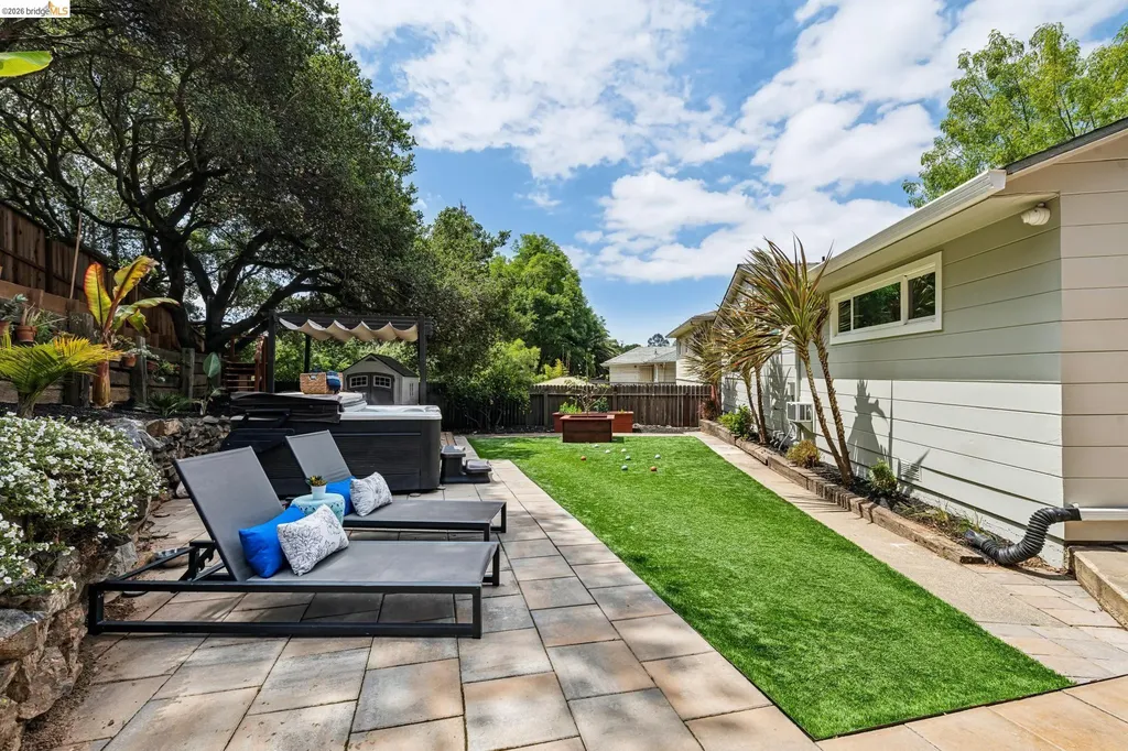 5801 Leona Street Oakland CA 94605