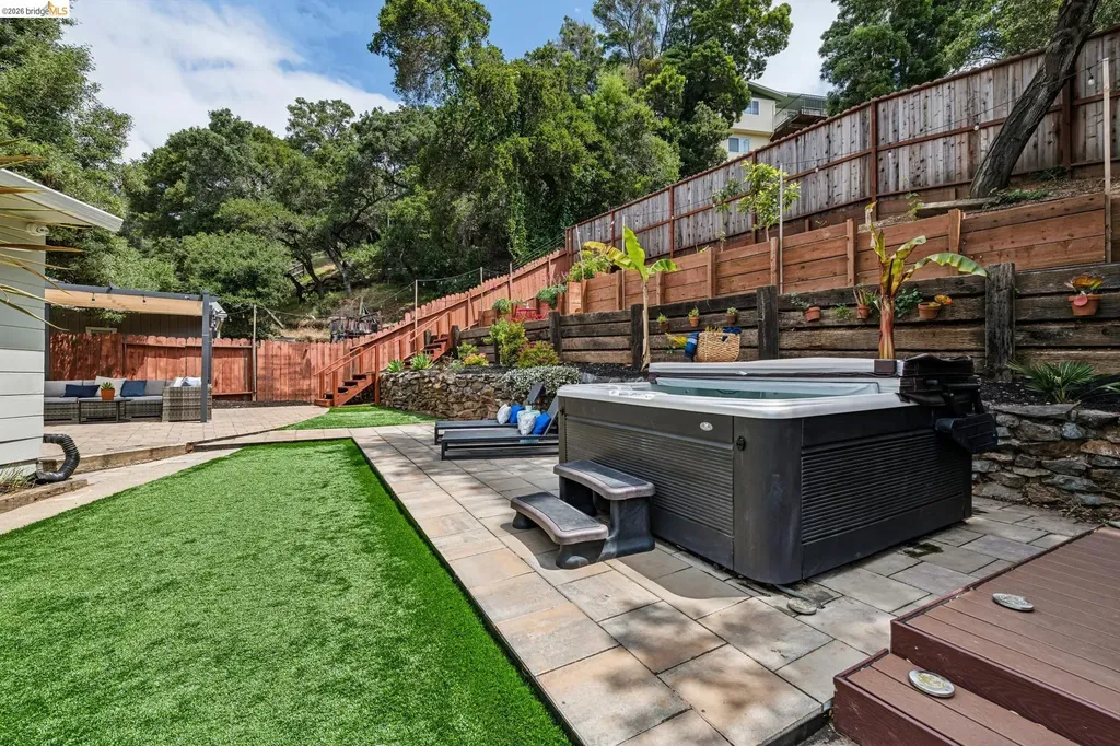 5801 Leona Street Oakland CA 94605