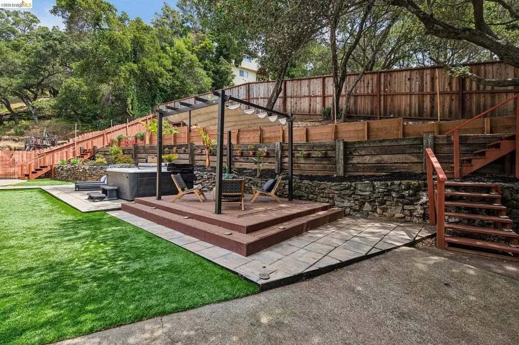 5801 Leona Street Oakland CA 94605