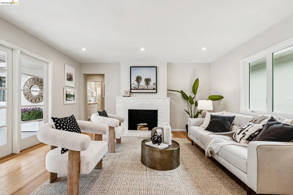 5801 Leona Street Oakland CA 94605