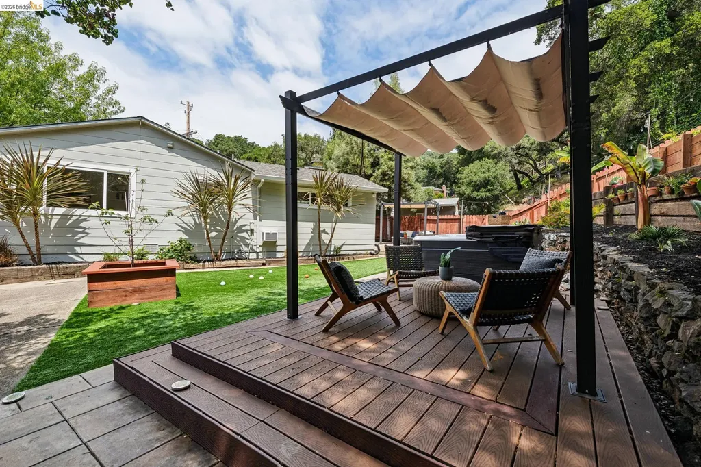 5801 Leona Street Oakland CA 94605