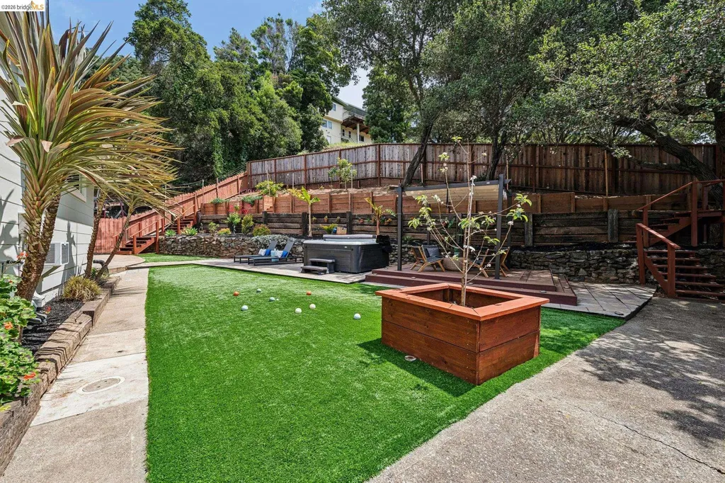 5801 Leona Street Oakland CA 94605