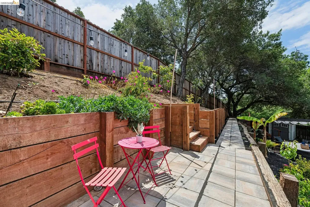 5801 Leona Street Oakland CA 94605