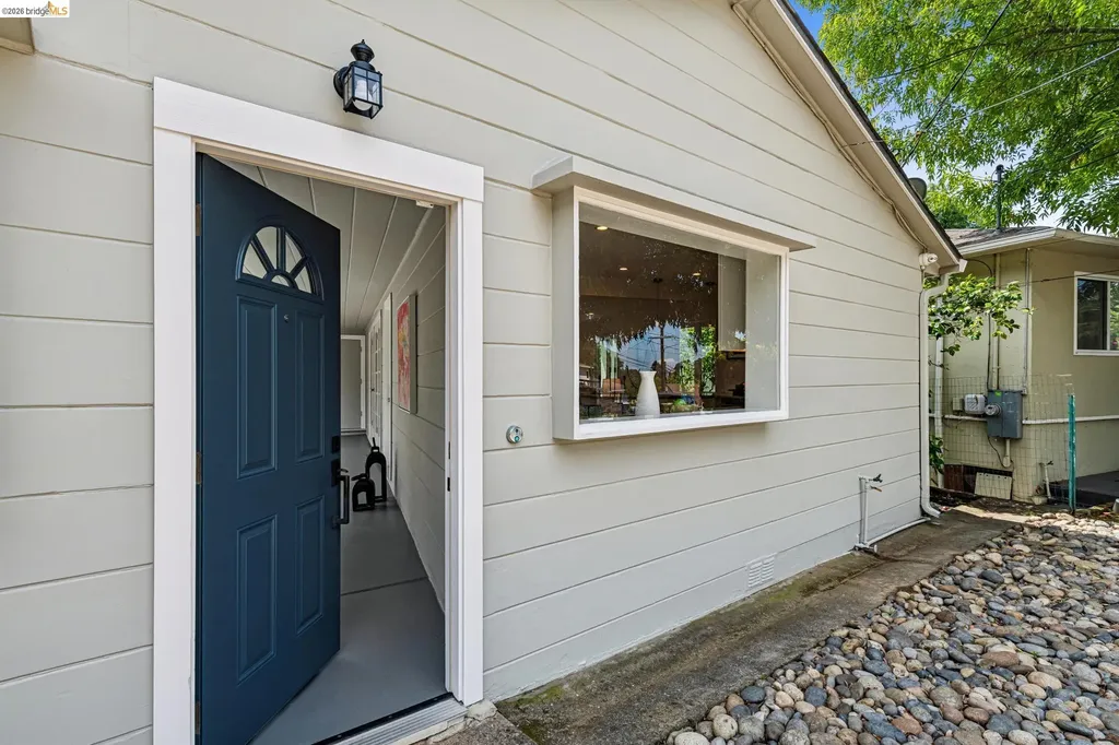 5801 Leona Street Oakland CA 94605