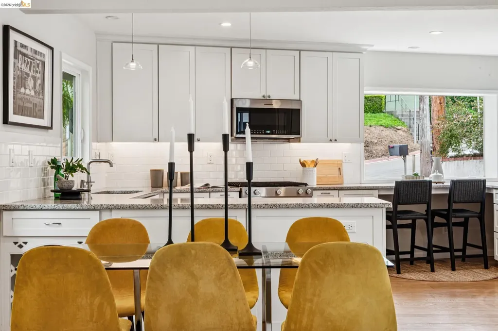 5801 Leona Street Oakland CA 94605