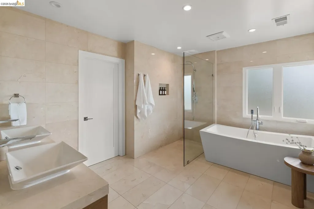71 Sonia Street Oakland CA 94618