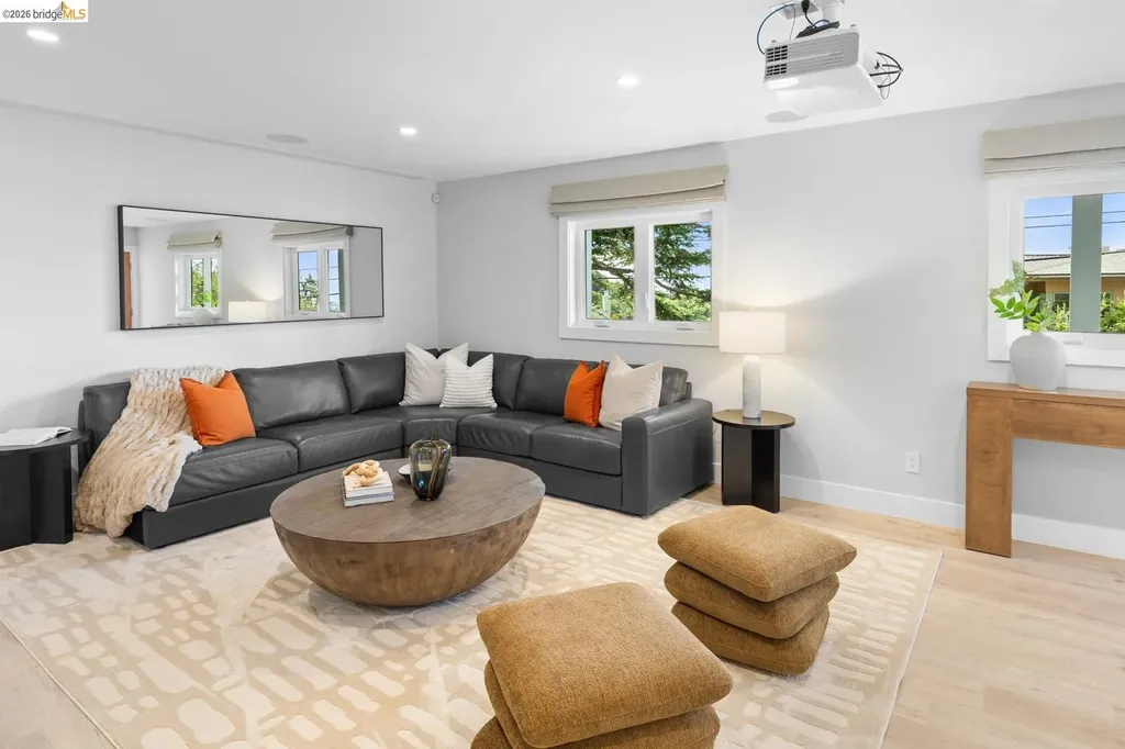 71 Sonia Street Oakland CA 94618