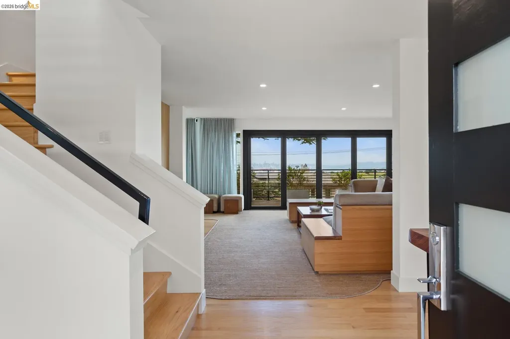 71 Sonia Street Oakland CA 94618