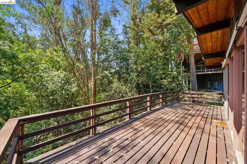 6725 Moore Drive Oakland CA 94611