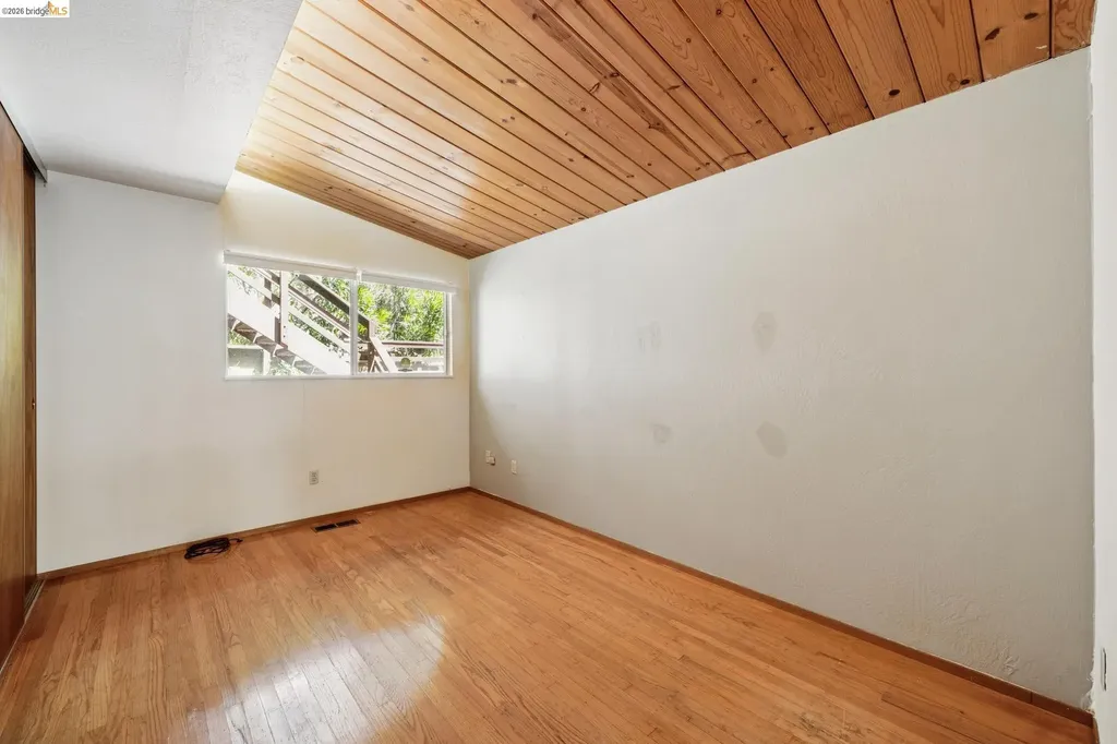 6725 Moore Drive Oakland CA 94611