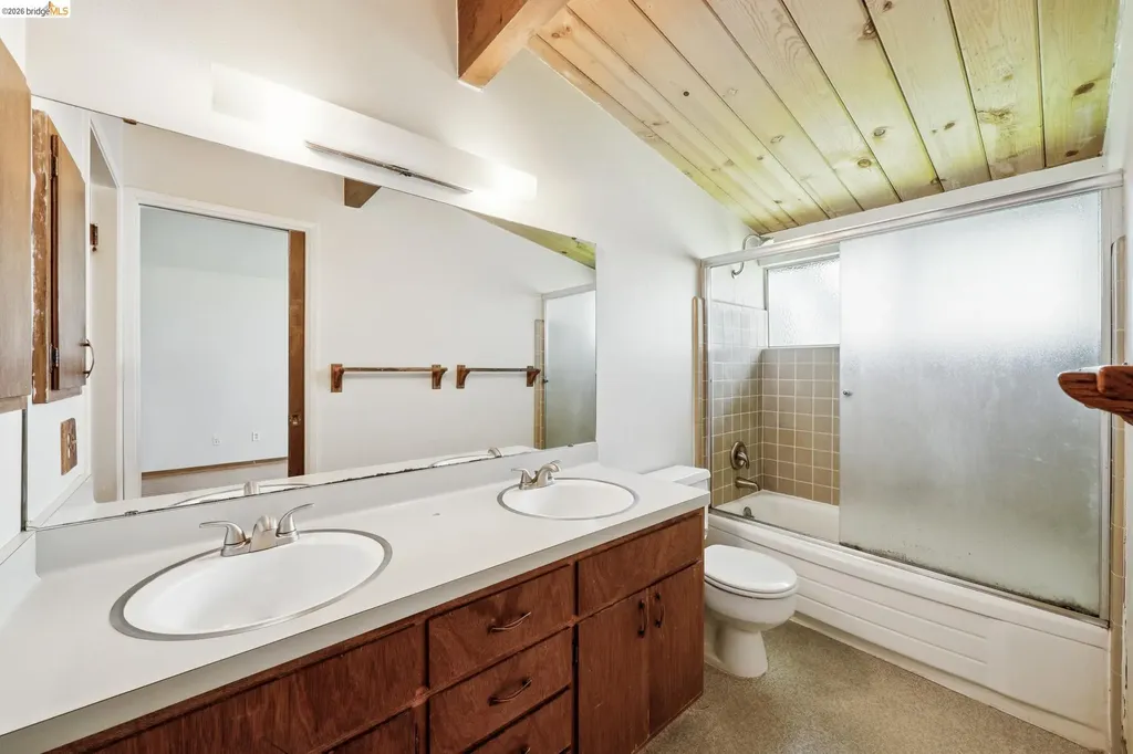 6725 Moore Drive Oakland CA 94611