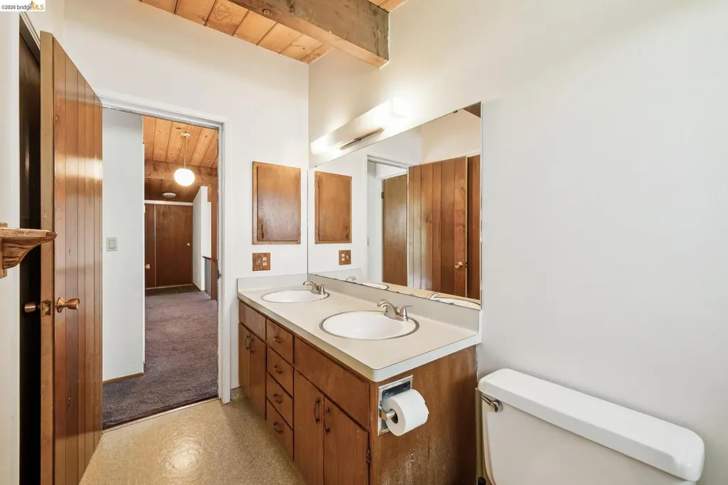 6725 Moore Drive Oakland CA 94611