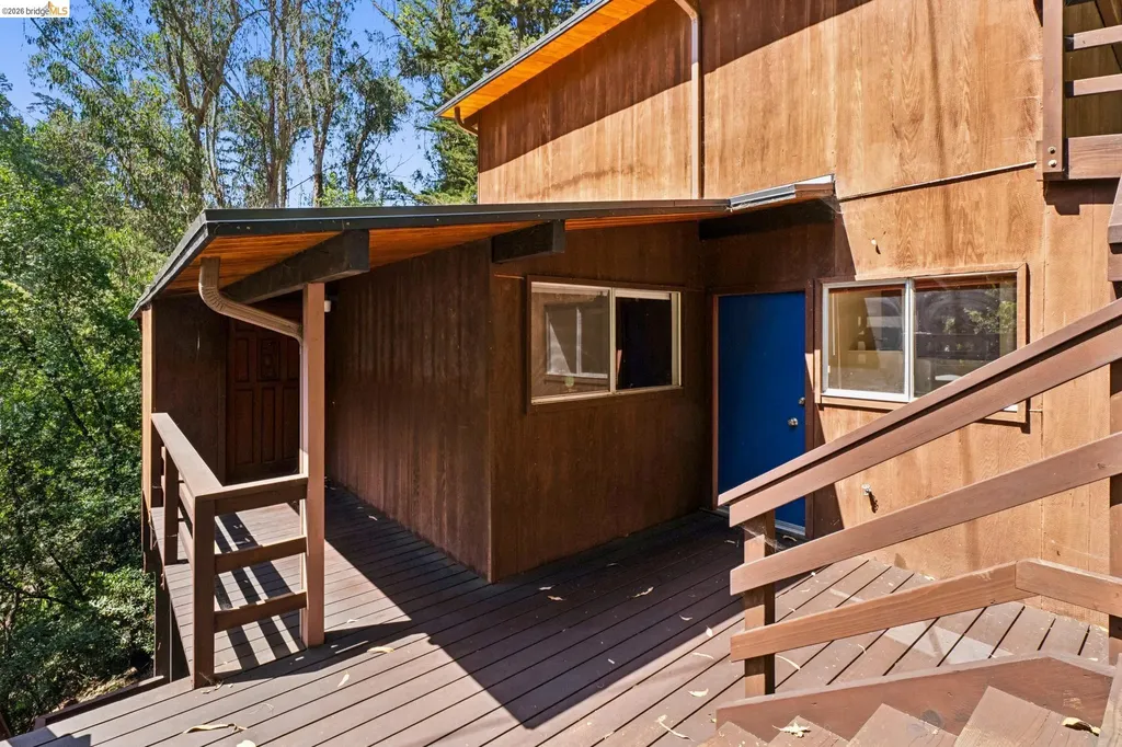 6725 Moore Drive Oakland CA 94611